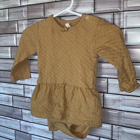 Quincy Mae Textured Ruffled Tan Onesie 3-6m - Picture 7 of 7